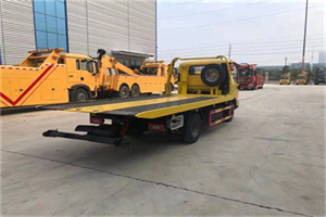 马尔康非事故拖车