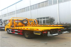 马尔康附近拖车救援搭电